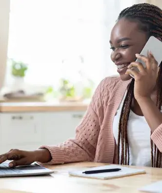 conseillere au téléphone