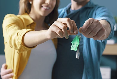 couple avec clefs d'une maison