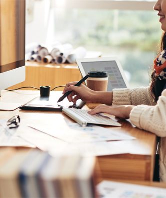 conseillère à son bureau