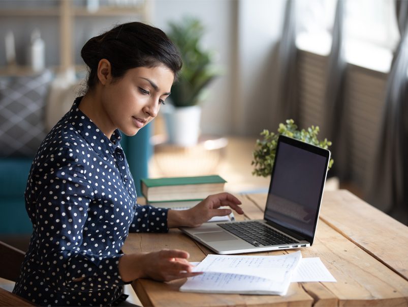 conseillère à son bureau