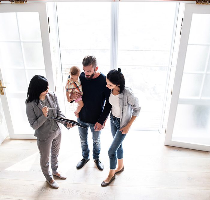 conseiller immobilier en visite immobilière