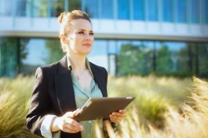 une femme travailleur indépendant en immobilier